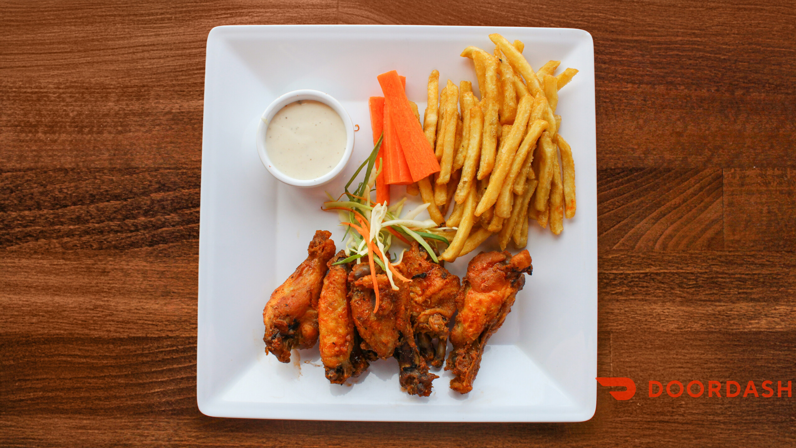 Chicken wings with fries and ranch